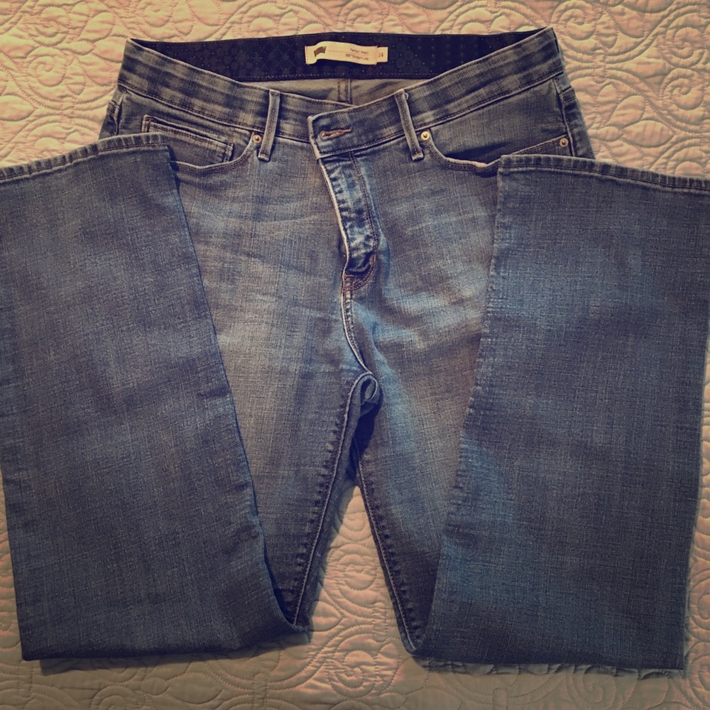 525 Perfect Waist Levi’s